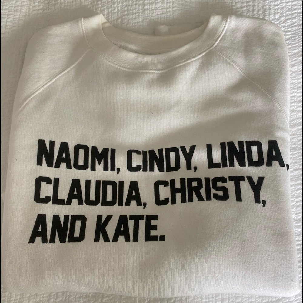 BRUNETTE THE LABEL - model sweatshirt